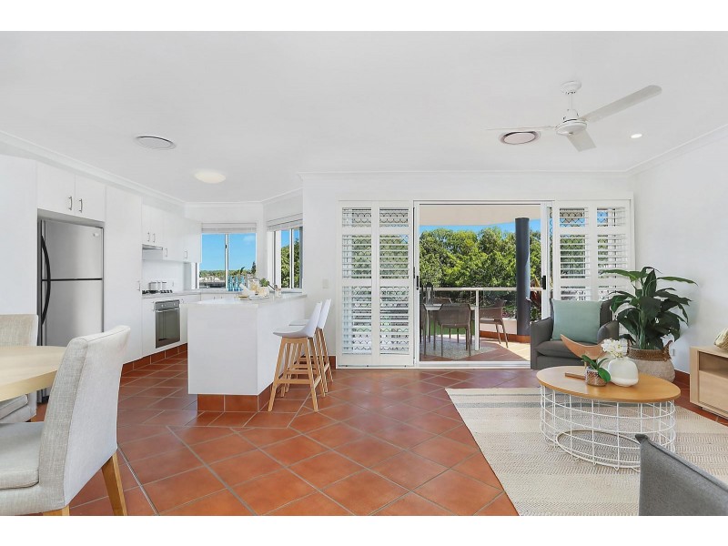 4/5 Hygieta Street, Noosaville QLD 4566