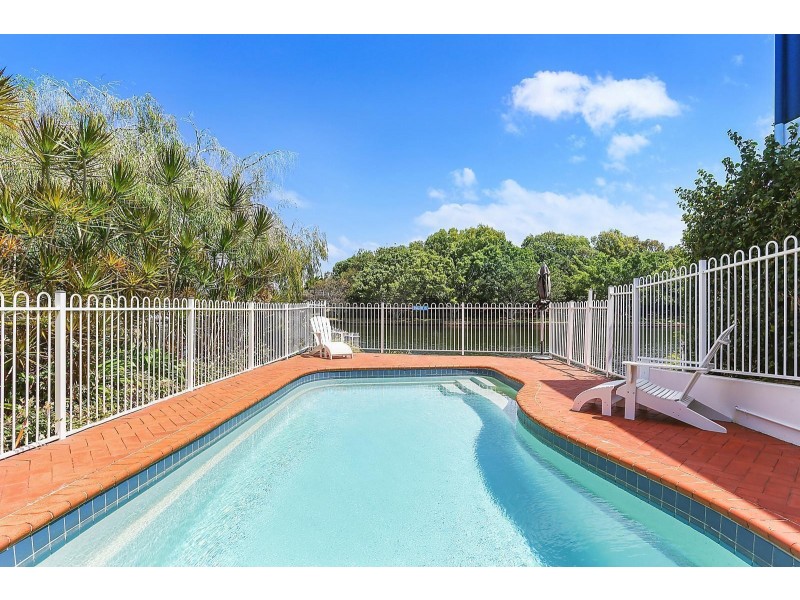 4/5 Hygieta Street, Noosaville QLD 4566