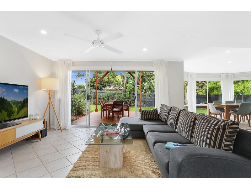 6 Hawley Court, Sunrise Beach QLD 4567