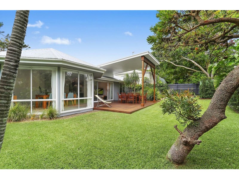 6 Hawley Court, Sunrise Beach QLD 4567