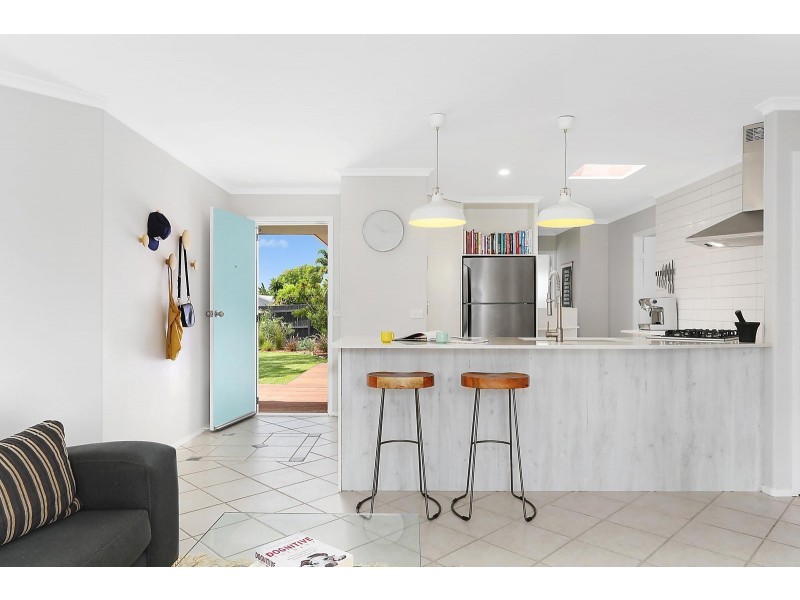 6 Hawley Court, Sunrise Beach QLD 4567