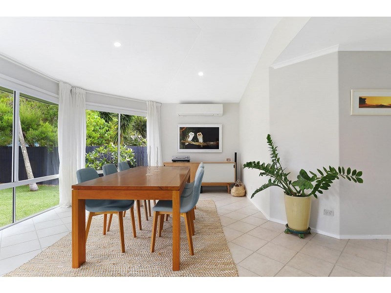 6 Hawley Court, Sunrise Beach QLD 4567