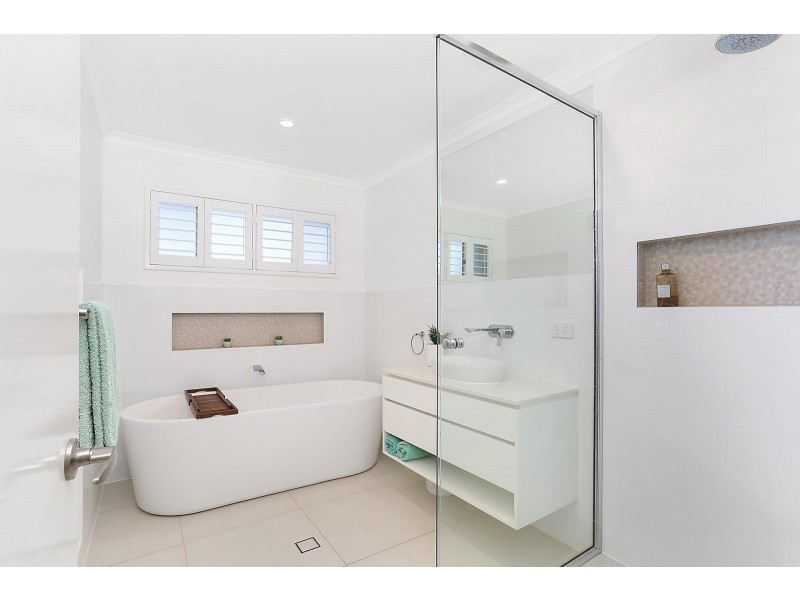 35 Comet Drive, Sunrise Beach QLD 4567