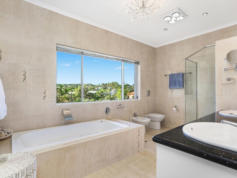 32 Tangmere Court, Noosa Heads QLD 4567