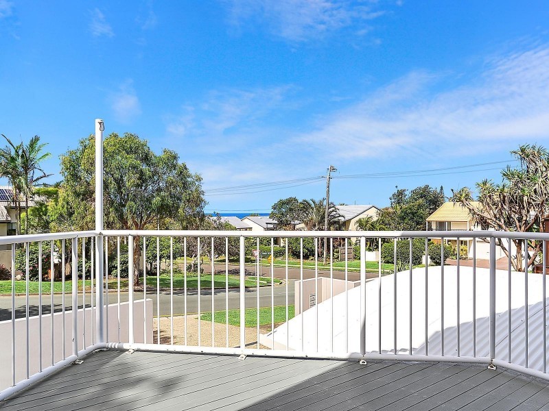2/8 Orealla Crescent, Sunrise Beach QLD 4567