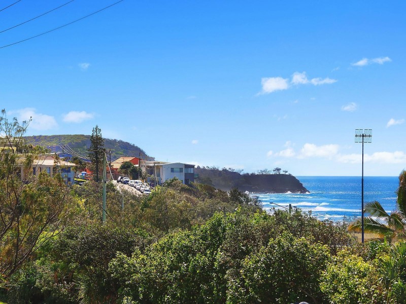 16 Corsair Crescent, Sunrise Beach QLD 4567
