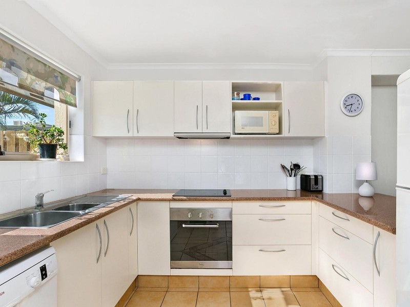 2/14 Sobraon Street, Sunrise Beach QLD 4567