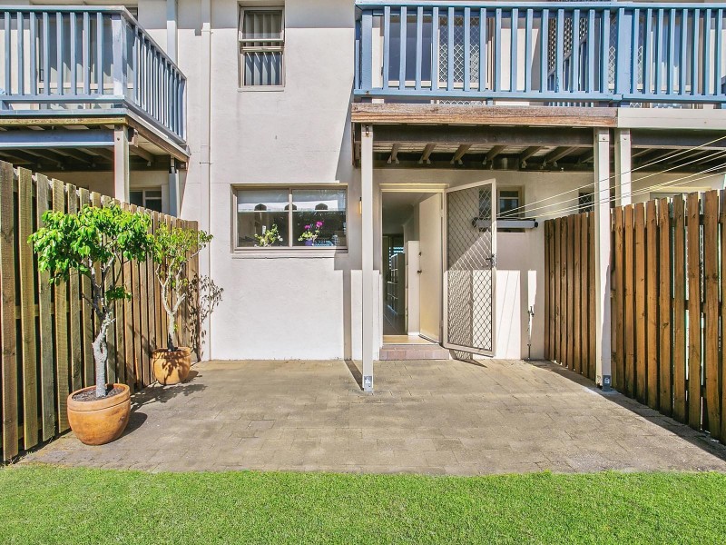 2/14 Sobraon Street, Sunrise Beach QLD 4567