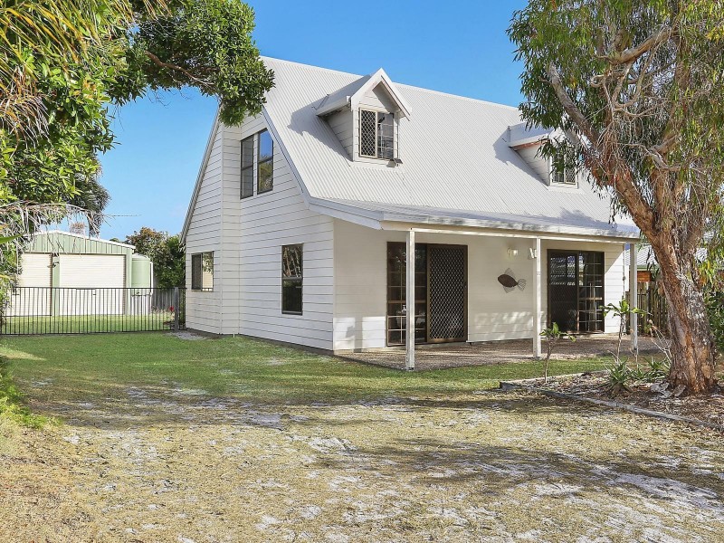 37 Dame Patti Drive, Sunrise Beach QLD 4567