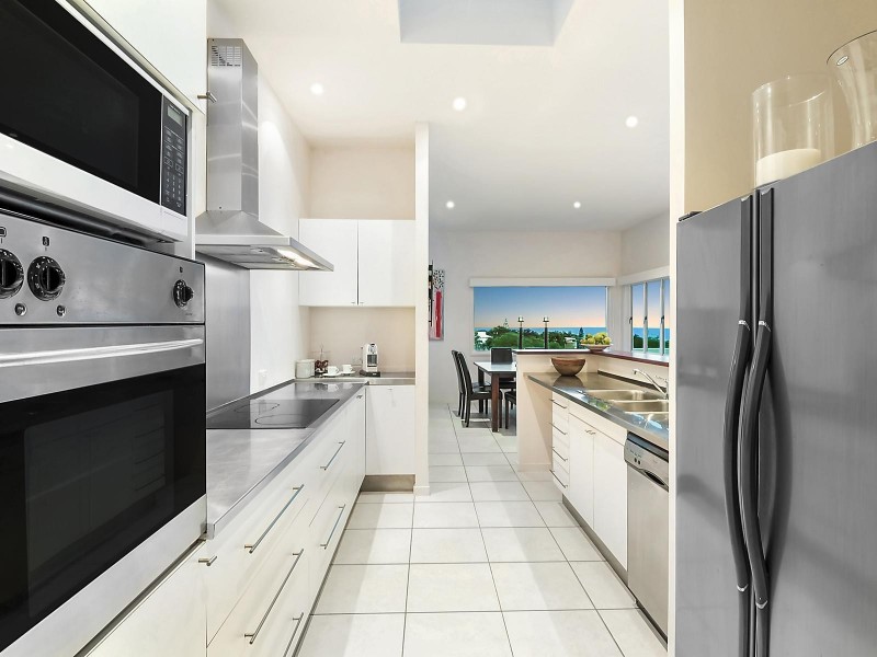 16 Captains Court, Sunrise Beach QLD 4567