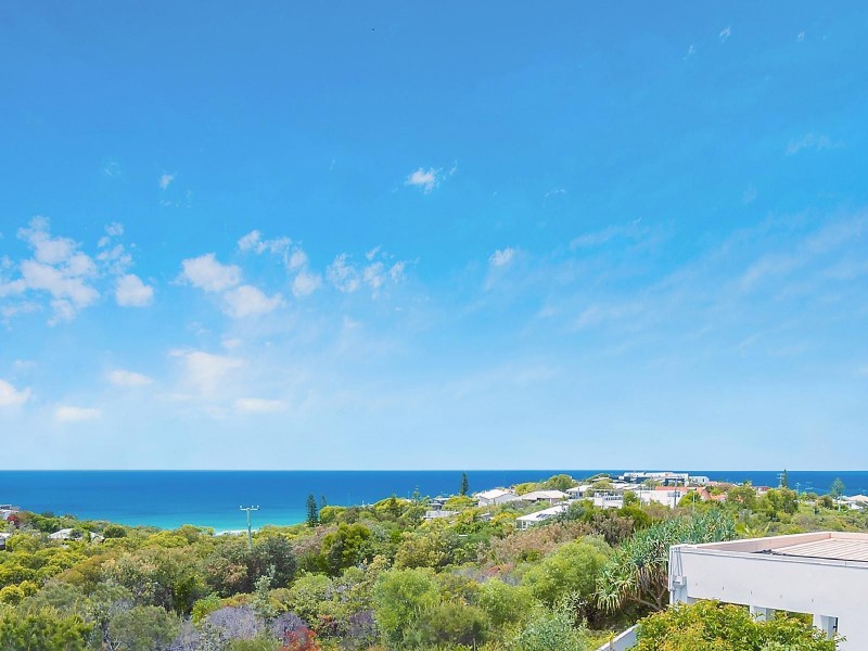 16 Captains Court, Sunrise Beach QLD 4567