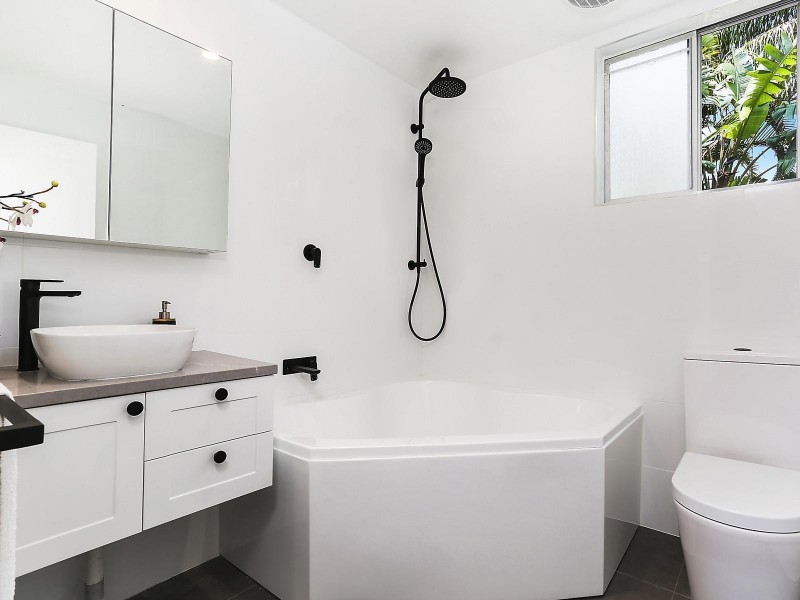 2/25 Coral Tree Avenue, Noosa Heads QLD 4567