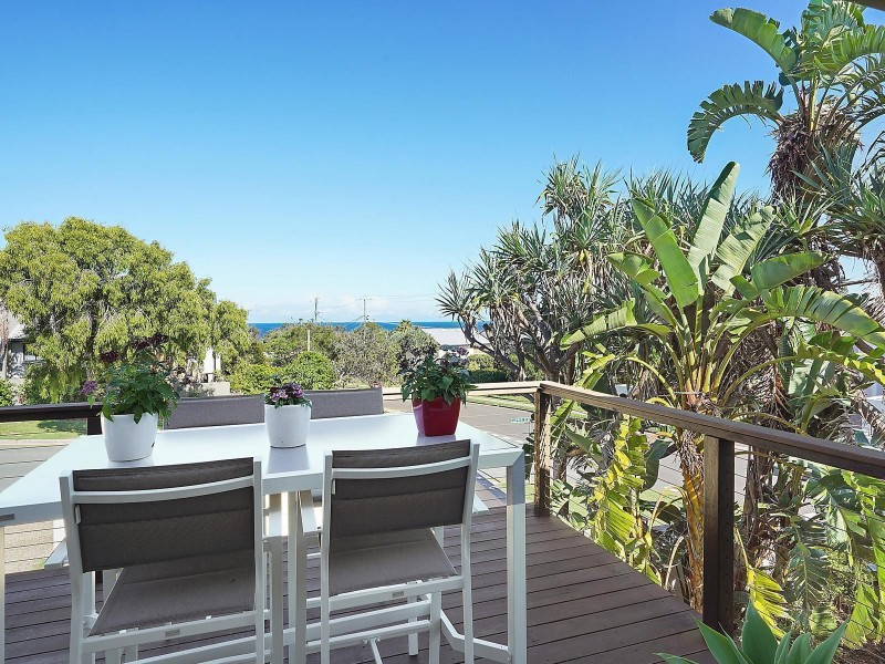 1/8 Orealla Crescent, Sunrise Beach QLD 4567