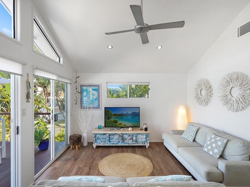 1/8 Orealla Crescent, Sunrise Beach QLD 4567