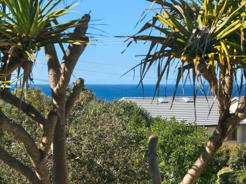 1/8 Orealla Crescent, Sunrise Beach QLD 4567