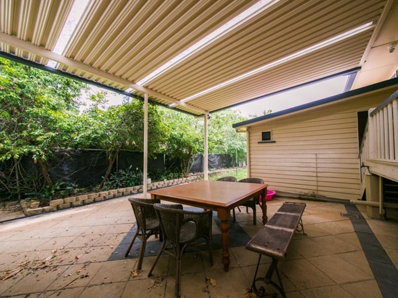 4 Camelot Street, Tennyson QLD 4105