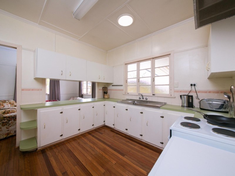 4 Camelot Street, Tennyson QLD 4105