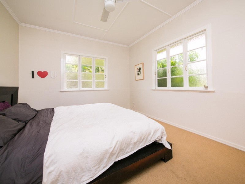 4 Camelot Street, Tennyson QLD 4105