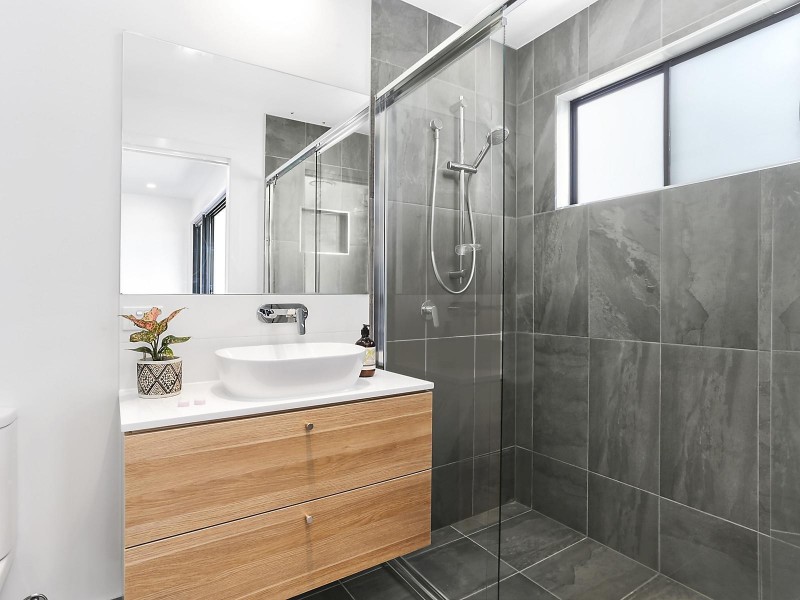 2/75 Kingsley Parade, Yeronga QLD 4104