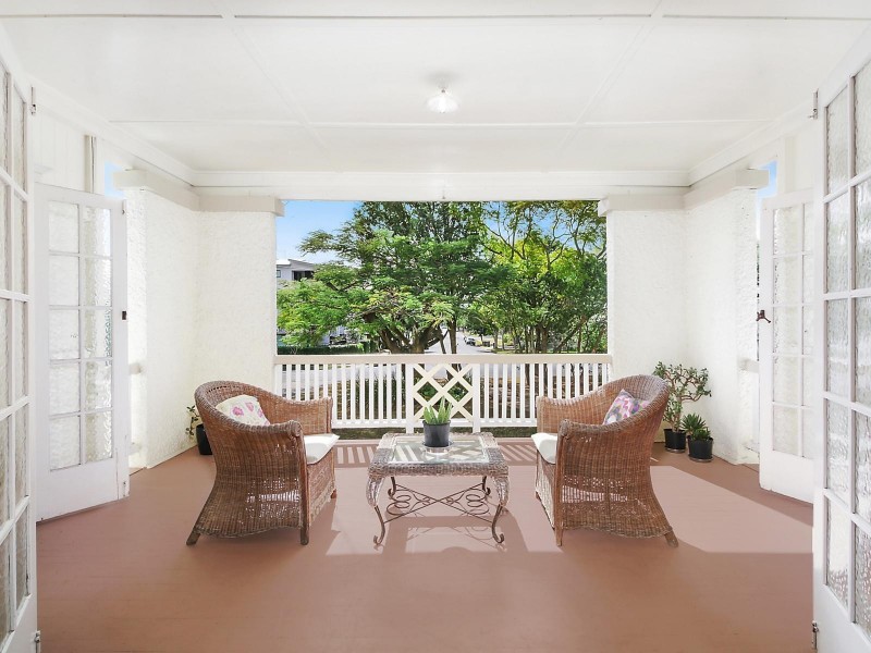 64 Days Avenue, Yeronga QLD 4104