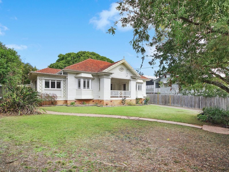 64 Days Avenue, Yeronga QLD 4104