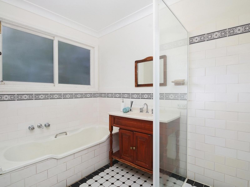 64 Days Avenue, Yeronga QLD 4104