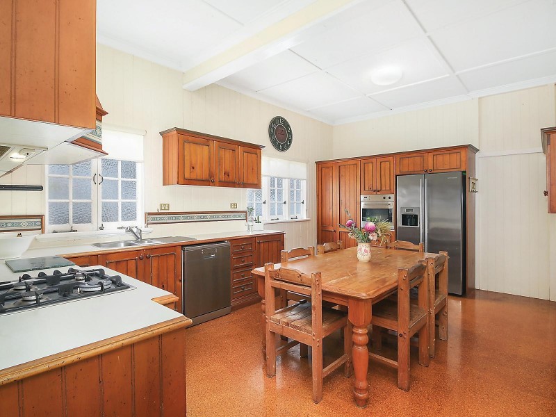 64 Days Avenue, Yeronga QLD 4104