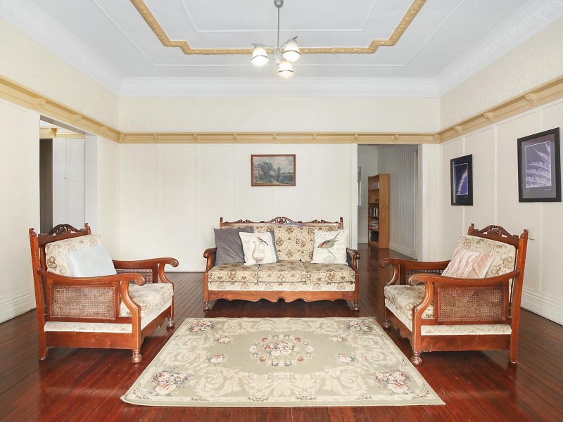 64 Days Avenue, Yeronga QLD 4104