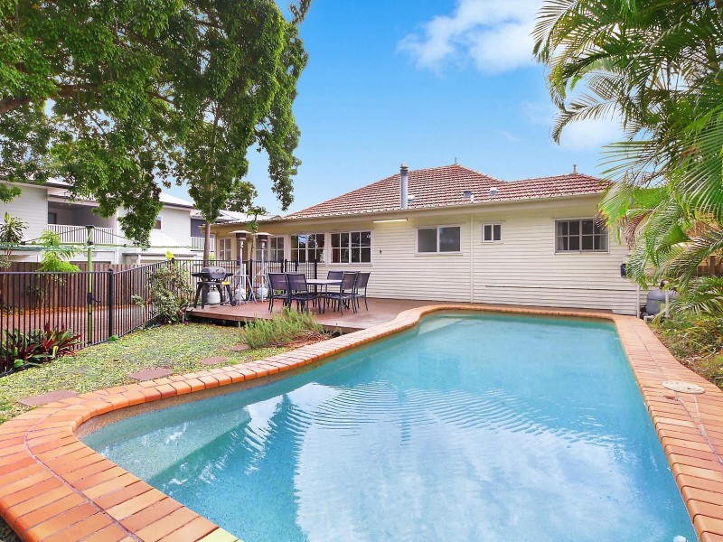 64 Days Avenue, Yeronga QLD 4104