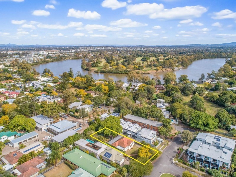 64 Days Avenue, Yeronga QLD 4104