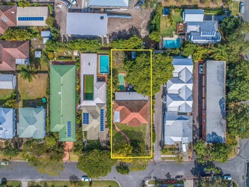 64 Days Avenue, Yeronga QLD 4104