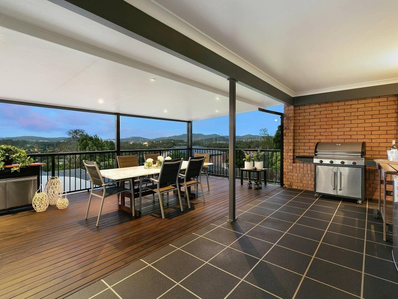 2 Brochet Street, Mansfield QLD 4122