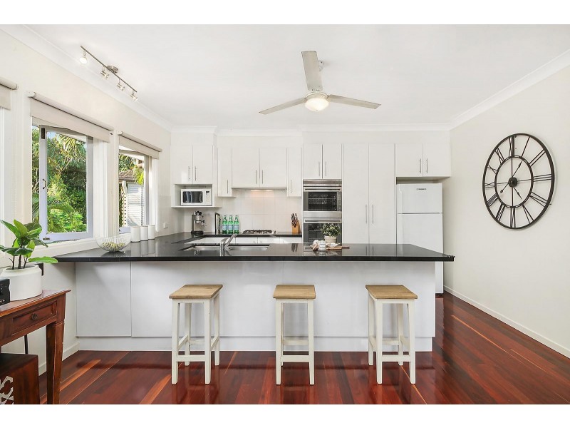 35 Newcastle Street, Fairfield QLD 4103