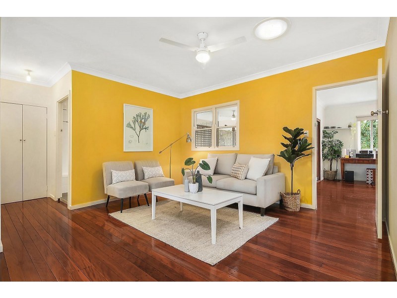 35 Newcastle Street, Fairfield QLD 4103