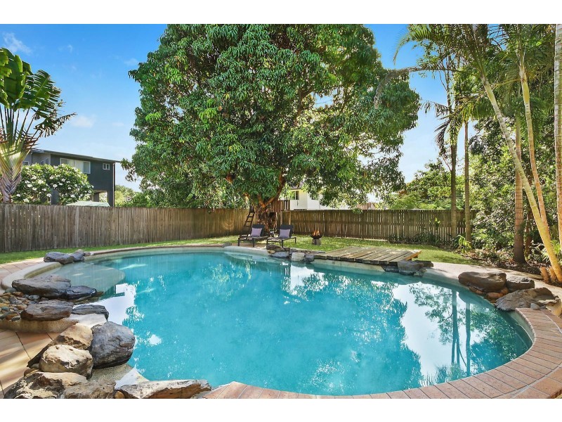 35 Newcastle Street, Fairfield QLD 4103