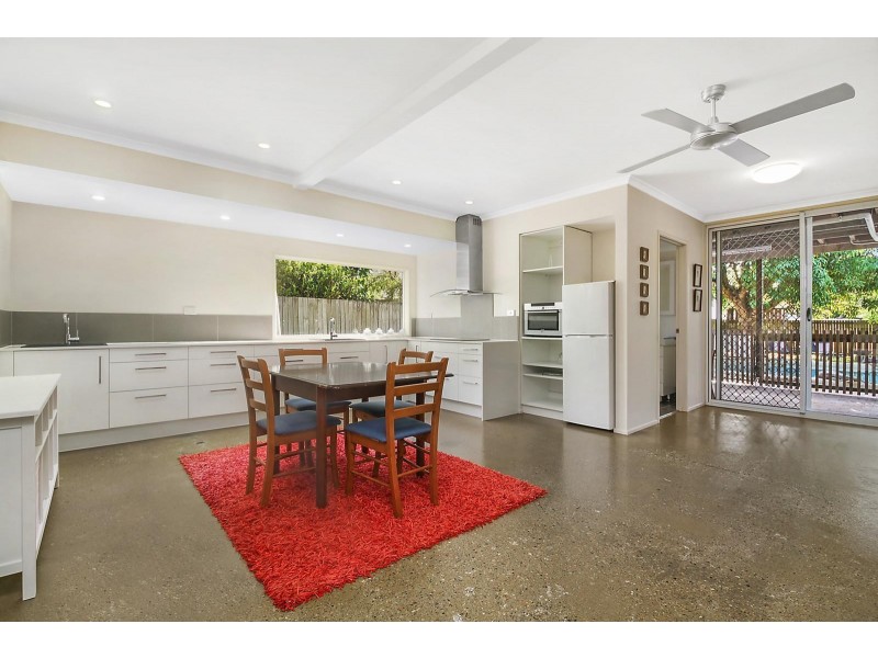 35 Newcastle Street, Fairfield QLD 4103