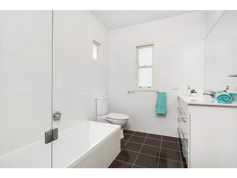 35 Newcastle Street, Fairfield QLD 4103