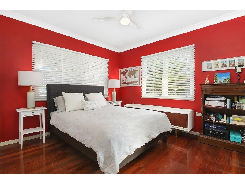 35 Newcastle Street, Fairfield QLD 4103