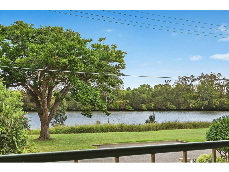 27 Esplanade, Yeronga QLD 4104