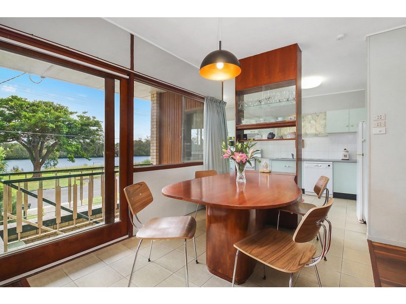 27 Esplanade, Yeronga QLD 4104