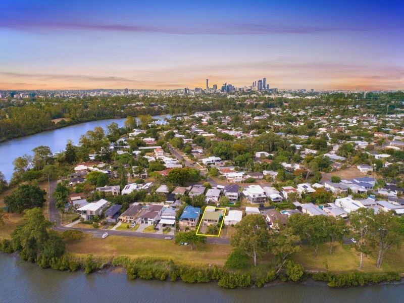 27 Esplanade, Yeronga QLD 4104