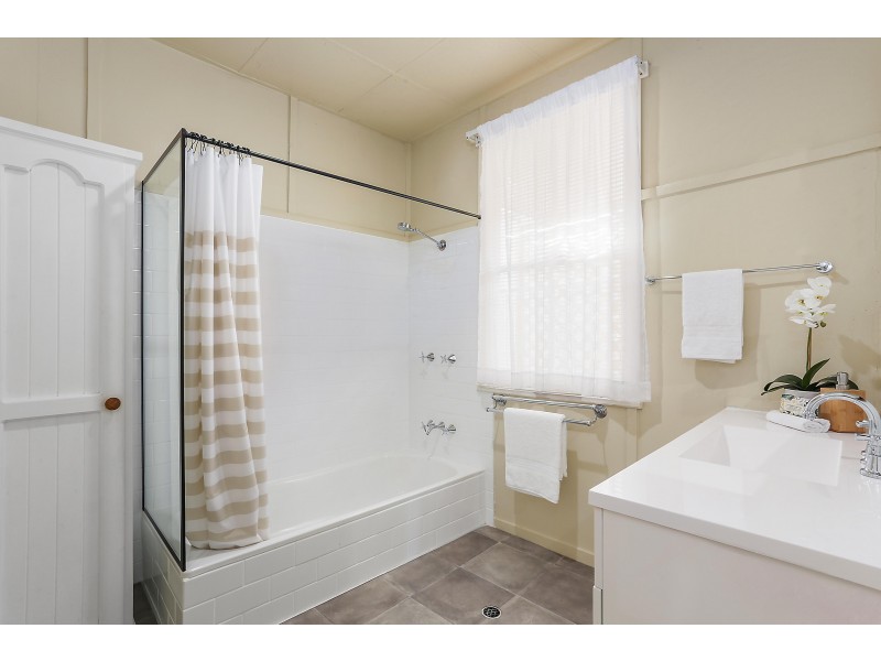 8 Taylor Street, Annerley QLD 4103