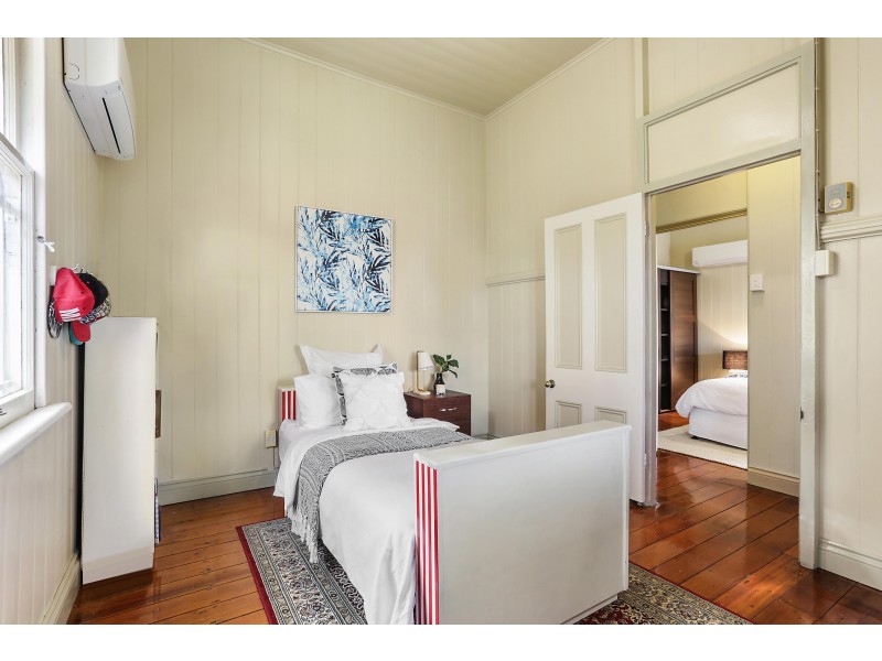 8 Taylor Street, Annerley QLD 4103