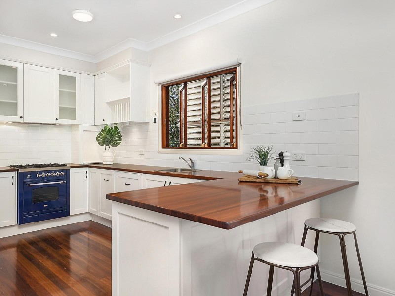 12 Newcastle Street, Fairfield QLD 4103