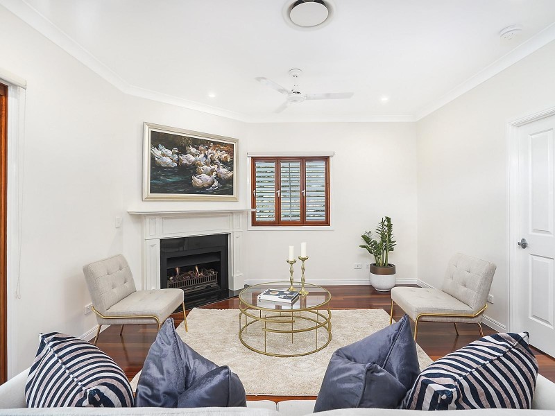 12 Newcastle Street, Fairfield QLD 4103