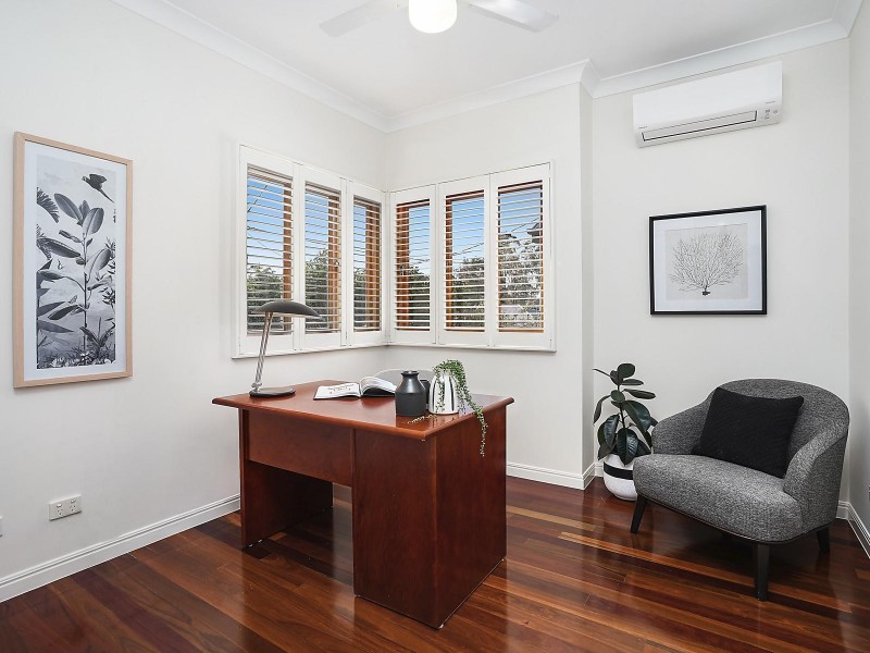 12 Newcastle Street, Fairfield QLD 4103