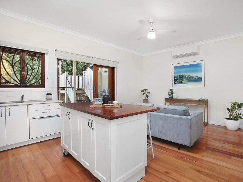 12 Newcastle Street, Fairfield QLD 4103