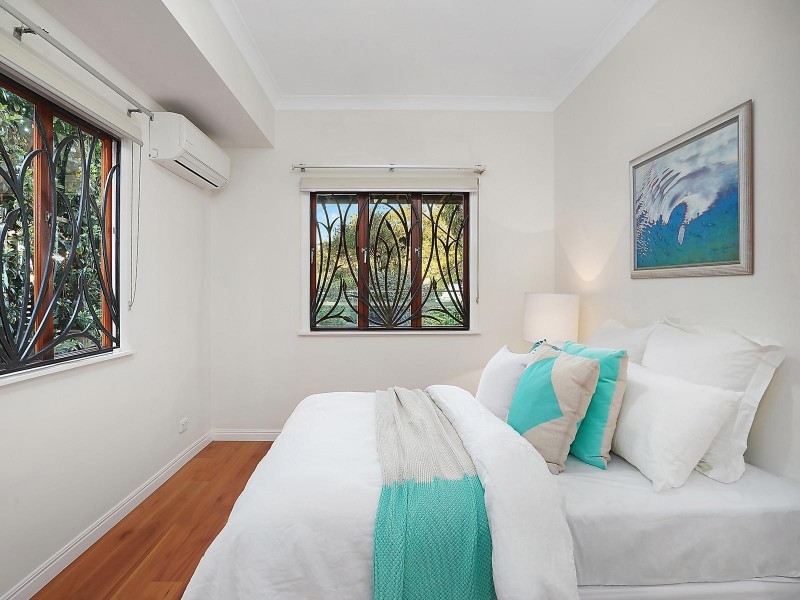 12 Newcastle Street, Fairfield QLD 4103