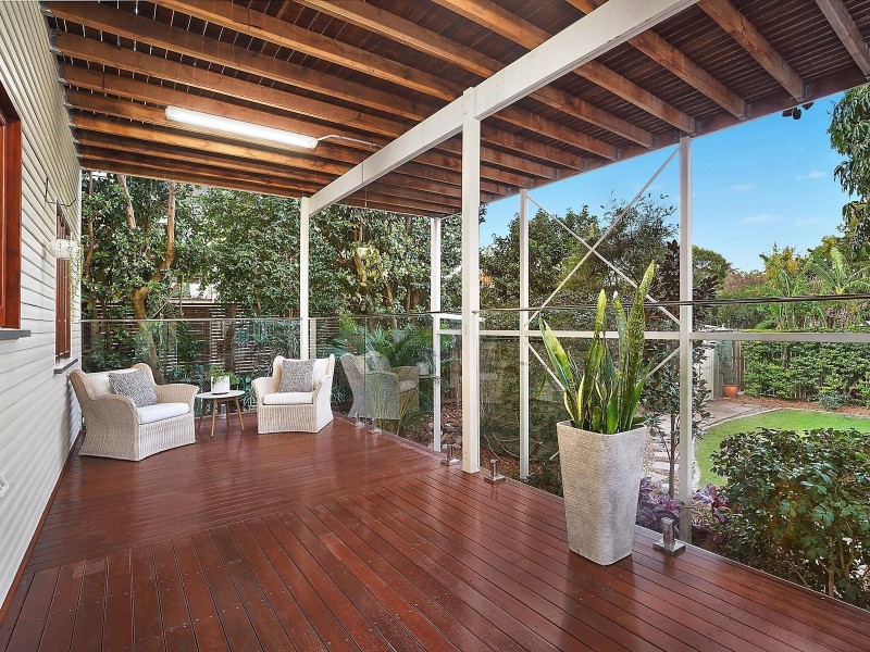 12 Newcastle Street, Fairfield QLD 4103