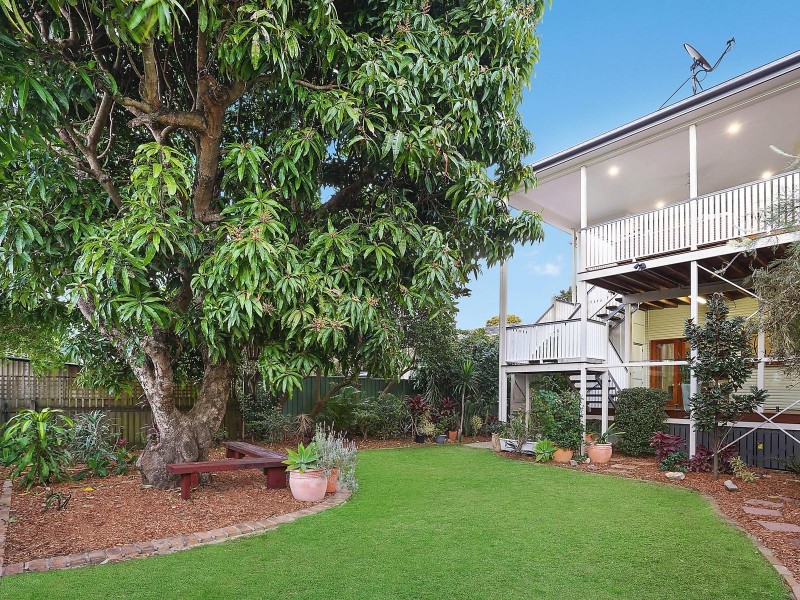 12 Newcastle Street, Fairfield QLD 4103